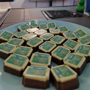 Ontwerp van chocolade met logo