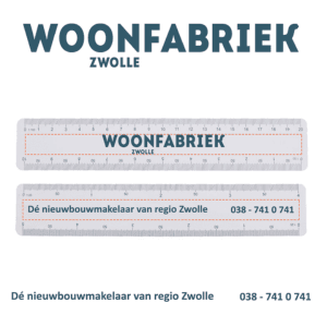 Hand die liniaal en pen met logo vasthoud